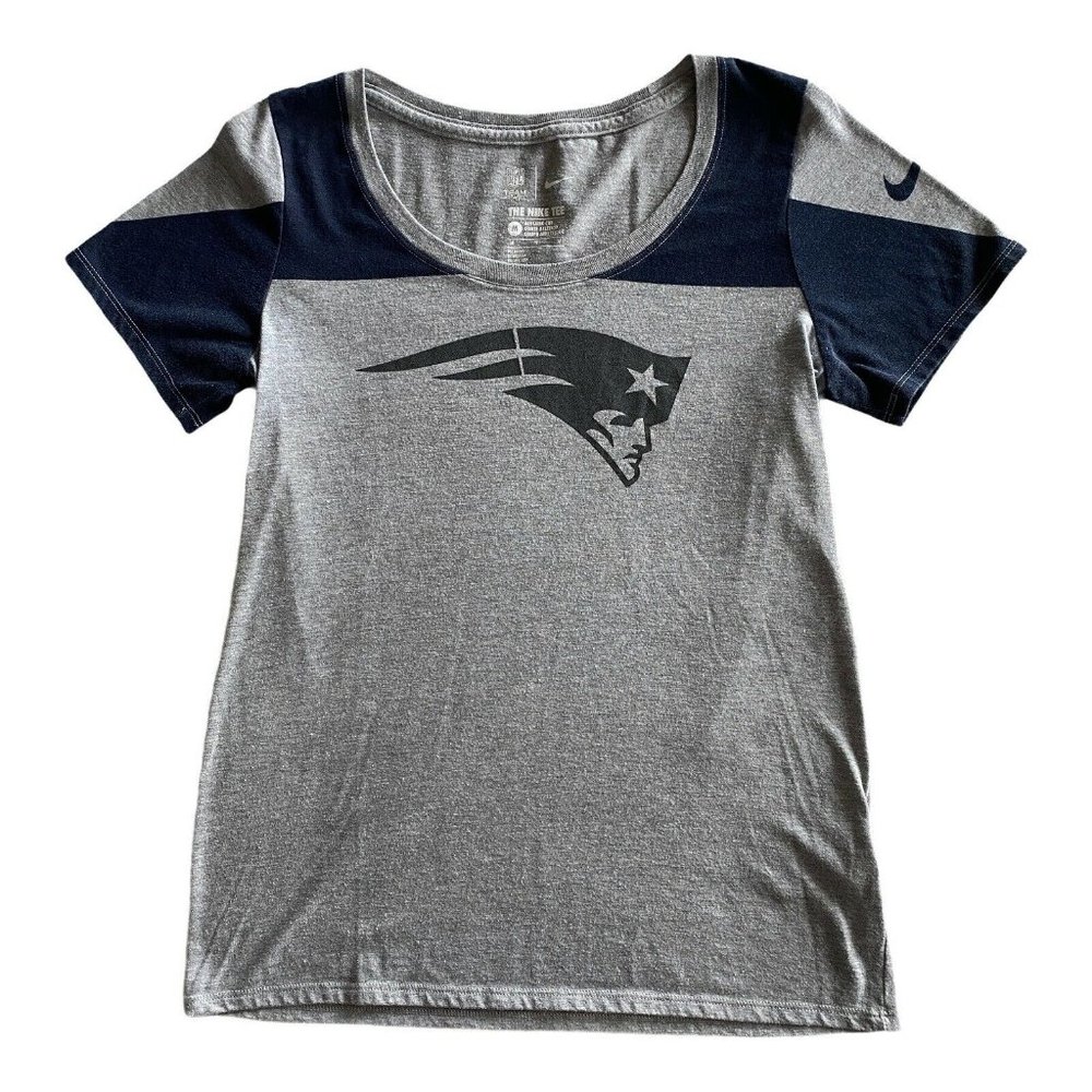 Nike Team Apparel Womens Medium The Nike Tee